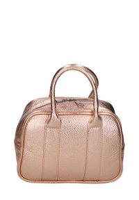 Borsa a mano in rosa gold metallico con un design strutturato, caratterizzata da due manici arrotondati e dettagli cuciti su una superficie texturizzata.
