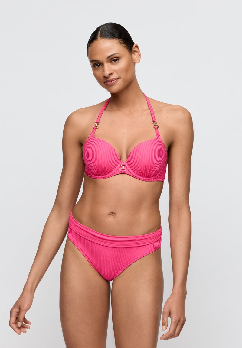 Różowy bikini z żebrowym wzorem, posiadający usztywniane miseczki i regulowane ramiączka, z akcentami w kolorze złota oraz wysokim stanem dołu.
