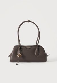 Επιλέχθηκε, dark brown
