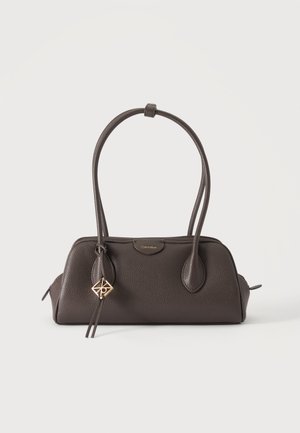 Calvin Klein, EMBLEM TRIO PEBBLE SHOULDER BAG - Handbag - delicioso