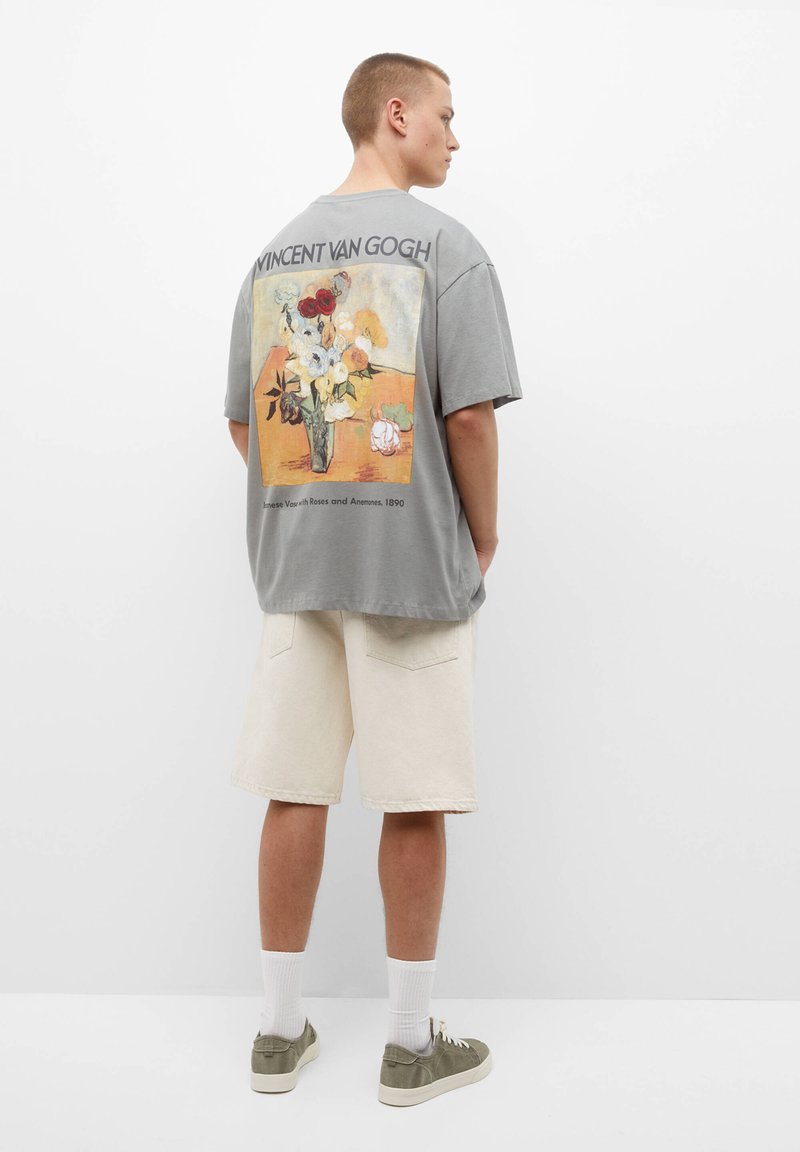 PULL&BEAR SHORT SLEEVE VAN GOGH Printtipaita light green/vaaleanvihreä Zalando.fi