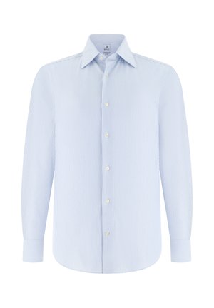Lichtblauw-wit verticaal gestreept overhemd met lange mouwen, knoopsluiting aan de voorkant en klassieke kraag, afgebeeld op een witte achtergrond.