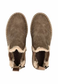 Botas marrones de cuero sintético con un suave ribete de piel sintética en el cuello, cierre de cremallera en el lateral y detalles de costura beige en contraste.