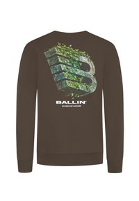 Bruine sweatshirt met een groot, gestructureerd groen en grijs "B" logo met klimopdetails, witte merknaam en de tekst "ECHOES OF NATURE" eronder.