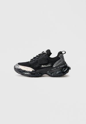 Sneakers - black