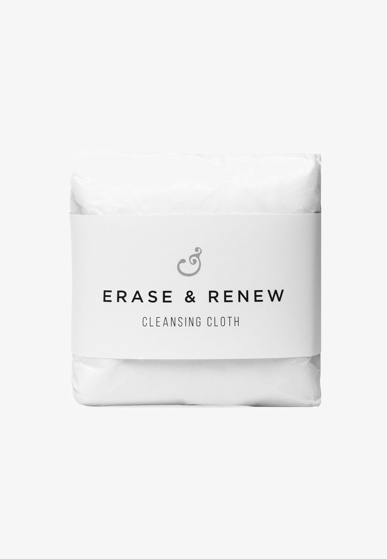 Biała ściereczka do oczyszczania zapakowana w prostokątnym formacie, z szaro-czarną etykietą z napisem "Zetrzyj i Odnow". Miękka tkanina o gładkiej fakturze.