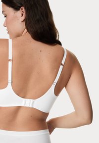 Marks & Spencer FLEXIFIT - Sujetador sin aros - white