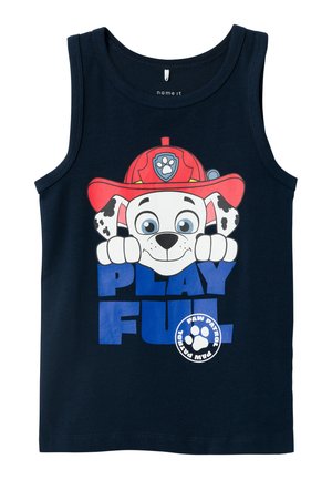 Dunkelblaues Tanktop aus Baumwolle, mit einem Grafikdesign eines Cartoon-Hundes in einem Feuerwehrhelm und dem Text "VERSPIELT" in fettblau und weiß.