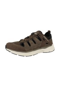 Braune Sportschuhe mit Netzpaneelen, strukturierten Wildlederakzenten, einer gepolsterten Sohle und einem sicheren Schnürsystem, das einen schwarzen Fersenbereich aufweist.