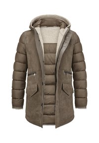 Braune Pufferjacke mit strukturiertem Wildleder-Außenmaterial. Verfügt über eine mit Fleece gefütterte Kapuze, zwei Brust-Reißverschlusstaschen und zwei vordere Klapptaschen.