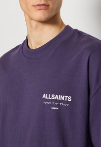 AllSaints UNDERGROUND CREW - Marškinėliai su spaudiniu - lapis purple