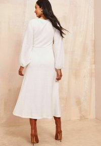 Friends Like These LONG SLEEVE FLUFFY BATWING MIDI  - Svetríkové šaty - cream