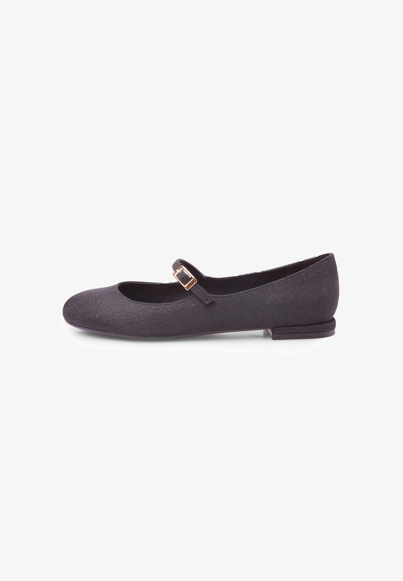 Scarpa flat nera Mary Jane con tomaia testurizzata, tacco basso e una fascia con fibbia sopra il collo del piede. Fodera interna liscia.