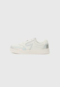 White sneaker with iridescent accents and perforated design. Features a flat sole and textured detailing. "REPLAY" logo on the heel.