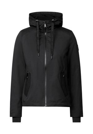 Chaqueta negra con capucha, con un cierre frontal, dos bolsillos con cremallera y cordones ajustables; tela suave con un diseño sencillo.