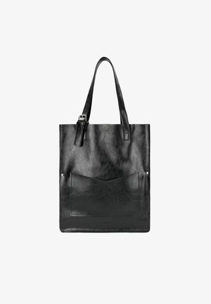 Czarna skórzana torba na ramię o gładkiej fakturze, z dwiema górnymi rączkami, przednią kieszenią i eleganckim, minimalistycznym designem.