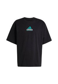 Črna bombažna majica s kratkimi rokavi in okroglim ovratnikom. Na prsih je teal Adidas logo z dodatkom treh črt.
