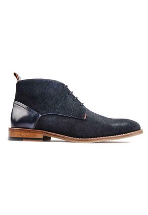 Simon Carter BYRD CHUKKA - Lace-up ankle boots - navy