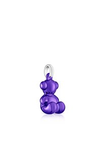 Charm en forma de oso de peluche de vidrio púrpura con un acabado brillante, que presenta formas redondeadas y un lazo plateado para su sujeción.