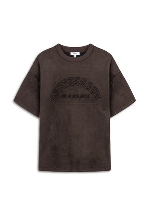 Dark brown T-shirt made of soft material, featuring an embossed text design "IMPRESSION SELF BELIEVE" across the front. Round neckline, short sleeves.