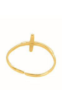 Bracelet en acier inoxydable de couleur or avec un design de croix simple au centre, présentant des surfaces lisses et polies ainsi que des extrémités effilées.