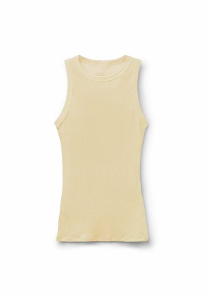 Ærmeløs ribstrikket tanktop i lys beige med rund halsudskæring, tætsiddende silhuet, vist fladt på hvid baggrund.