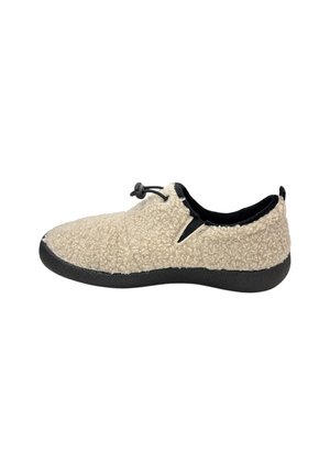 Beige fleece instapschoen met zwarte zool en verstelbare toggle veters, ontworpen voor comfort en casual gebruik.