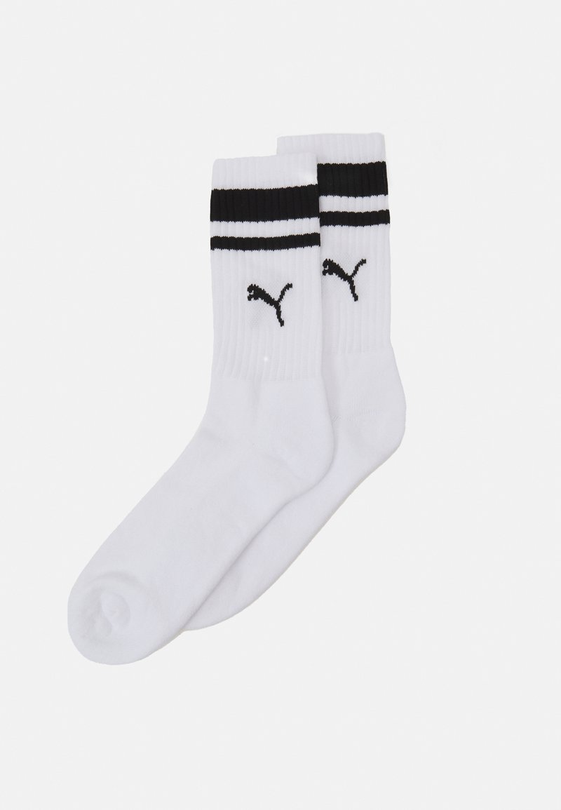 Calcetines de crew de algodón blanco con rayas negras en la parte superior y un pequeño logo negro. Textura suave con diseño acanalado en la parte superior.