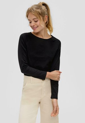 - Bluzka z długim rękawem