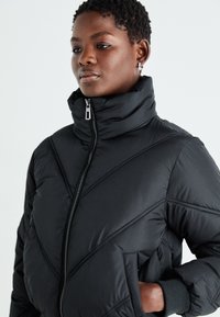 ONLY ONLTAMARA QUILTED JACKET - Winterjacke - schwarz