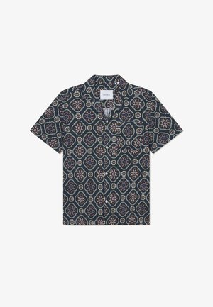 Kratka majica s kratkimi rokavi, izdelana iz temno modrega blaga z geometrijskim cvetličnim vzorcem v živahnih barvah, z gumbnim zapiranjem spredaj in sproščenim ovratnikom.