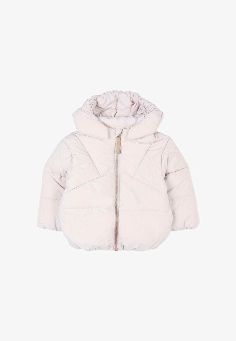 Veste en duvet de couleur beige clair avec un col haut, une fermeture éclair et des poignets élastiques. Présente une texture matelassée et une capuche.