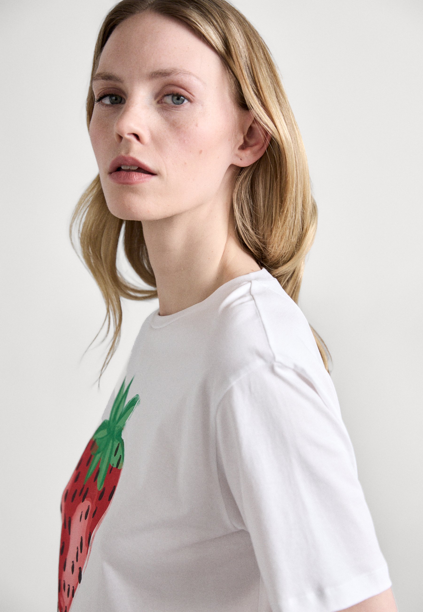 Tシャツ・カットソー BALLY FW23 Printed silk shirt (L5BA773FWSH00F IT000) Bally Print T-shirt - white - Zalando