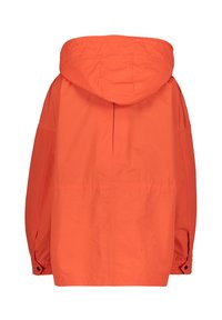 Giacca a vento arancione brillante vista da dietro, con maniche lunghe e polsi abbottonati, design semplice su uno sfondo bianco.