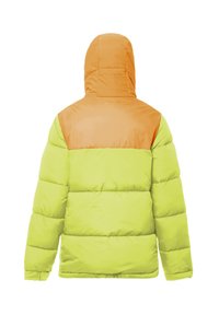 Pufferjakke med en orange øverste sektion og en lys grøn nederste sektion, med hætte og kviltet tekstur.