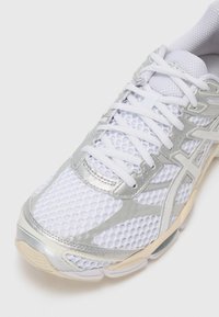 ASICS SportStyle GEL CUMULUS 16 UNISEX - Zapatillas - white/white