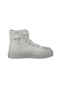 Sneaker alta bianca in materiale testurizzato, con allacciatura frontale, zip laterale e il marchio "Lelli Kelly" sulla suola. Dettagli decorativi sulla punta.