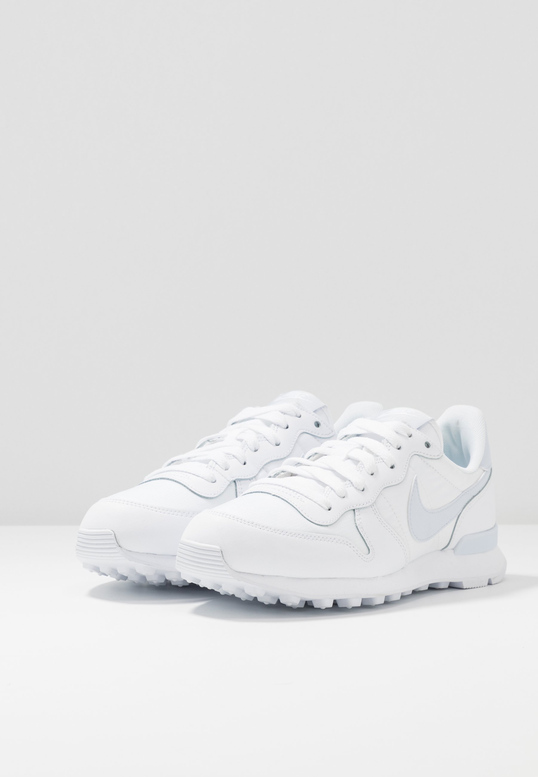 nike internationalist white football grey