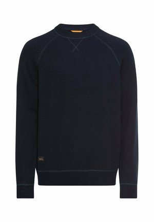 Mørkeblå sweater lavet af blødt strikstof med rund halsudskæring, ribbede ærmekanter og et lille logodetalje nær kanten.