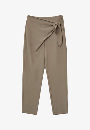 Pantalons en tissu léger taupe avec une taille nouée et un avant drapé. Coupe droite et longueur cheville. Texture lisse.