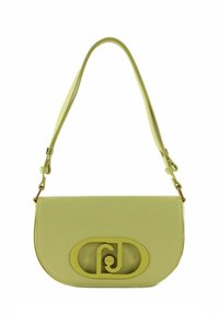 Grüne Lederhandtasche mit geschwungener Form, verstellbarem Tragegurt und auffälligem Logo-Detail in der Mitte der Vorderseite. Glatte Textur und minimalistisches Design.