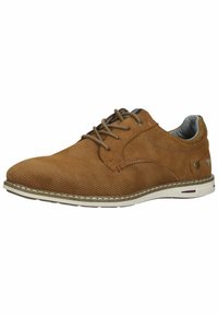 Scarpa da uomo in suede marrone con lacci, tomaia perforata, suola bianca a contrasto con dettagli di cucitura e colletto imbottito.
