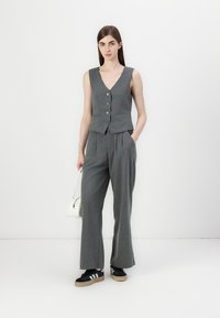 Hollister Co. LONGER LENGTH VEST - Liemenė - heather