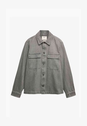 Szara kurtka dżinsowa z kołnierzem, zapięciem na guziki, dwoma kieszeniami na piersiach oraz długimi rękawami z mankietami na guziki.