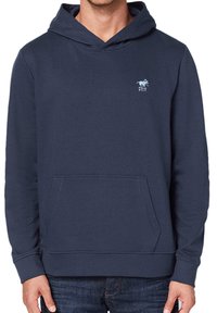 Granatowy sweter z kapturem wykonany z teksturowanej tkaniny. Posiada przednią kieszeń typu kangur i małe, haftowane logo na piersi.