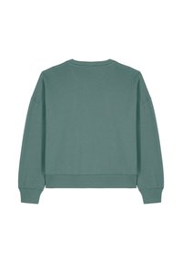 Sweat-shirt vert à col rond, avec des épaules tombantes, des manches longues et une coupe décontractée. Texture lisse, détails à bords côtelés aux manches et à l'ourlet.