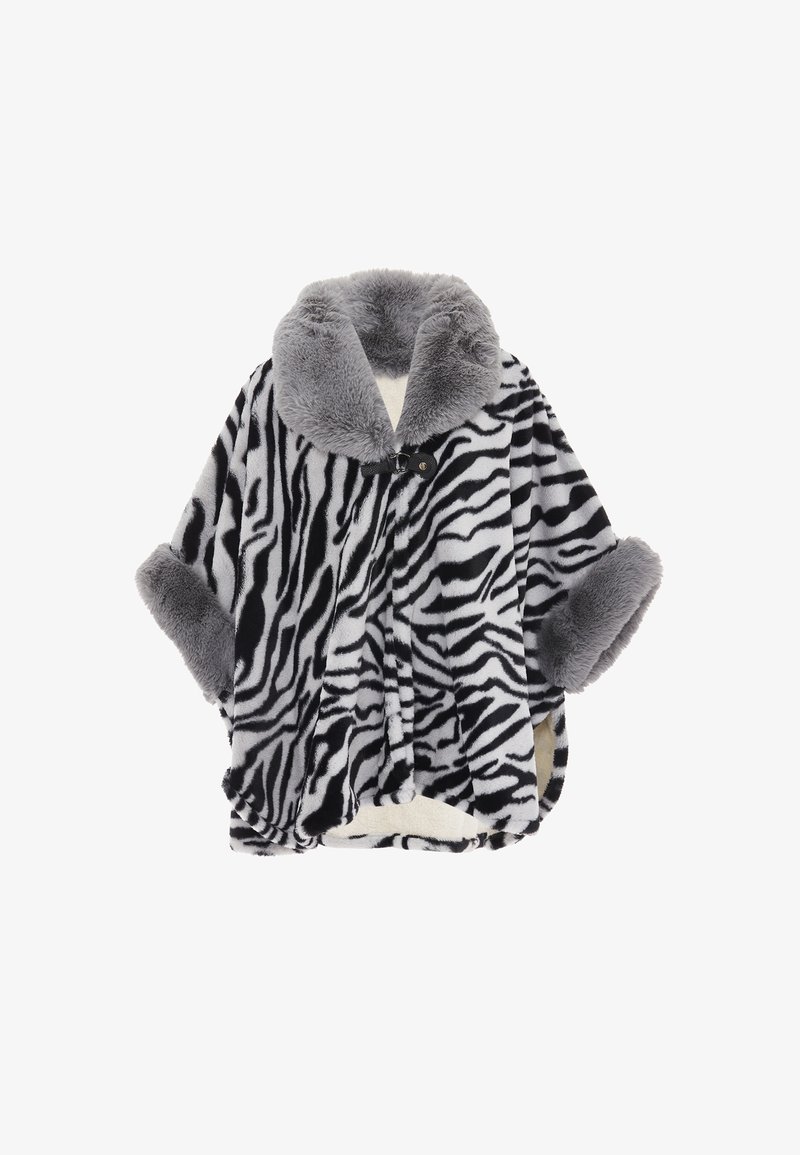 Poncho cu model zebrat, realizat din blană artificială moale, având un guler gri, mâneci supradimensionate și închidere cu nasture. Căptușeală interioară crema.