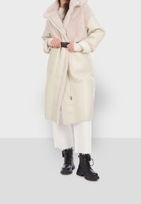 Oakwood Vinterkappa /-rock - off-white