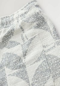 Thumbnail Image 4