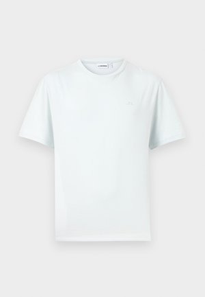 T-shirt blanc uni à manches courtes avec col rond, orné d'un logo discret sur la poitrine et d'une étiquette de marque visible à l'intérieur du col.
